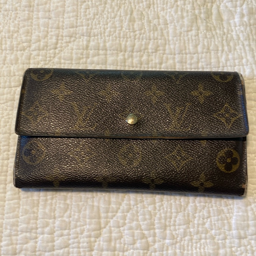 Beautiful monogrammed LV long wallet